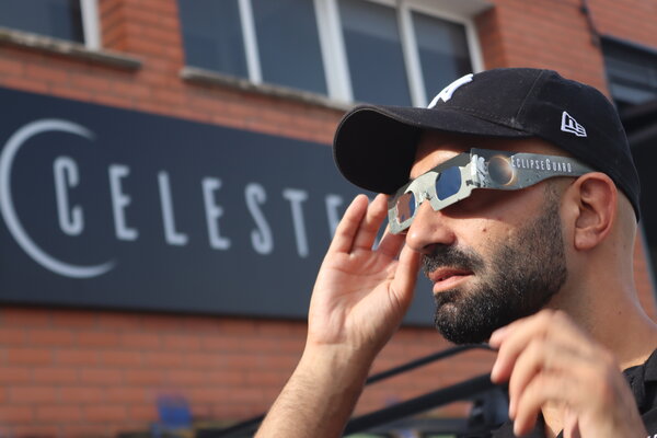 Gafas de Eclipse Solar EclipseGuard — La Luna