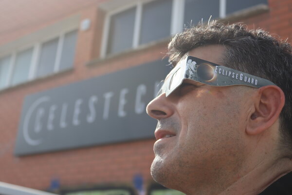 Gafas de Eclipse Solar EclipseGuard — La Luna