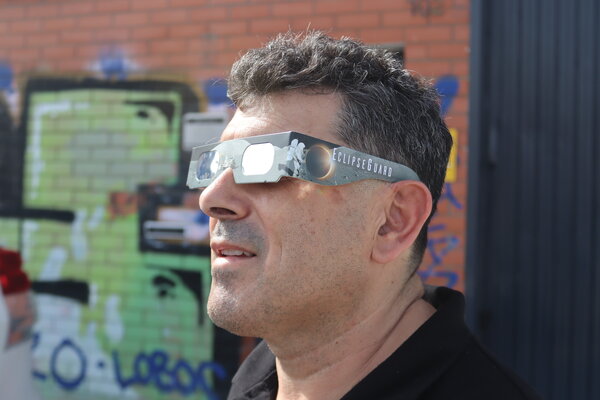Gafas de Eclipse Solar EclipseGuard — La Luna