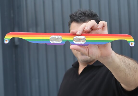 Gafas de Eclipse Solar — Arcoíris del Orgullo